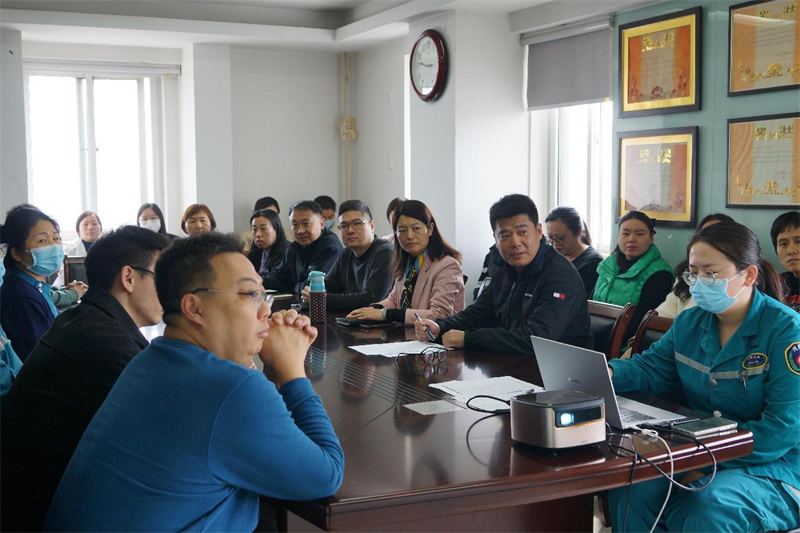 咨询团支部召开“急救知识培训及现场演练”主题党日活动